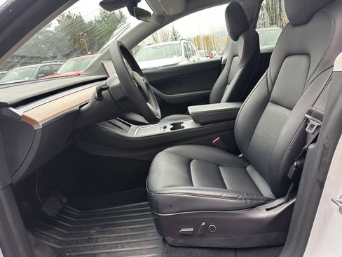 Used 2022 Tesla Model Y Long Range image 19