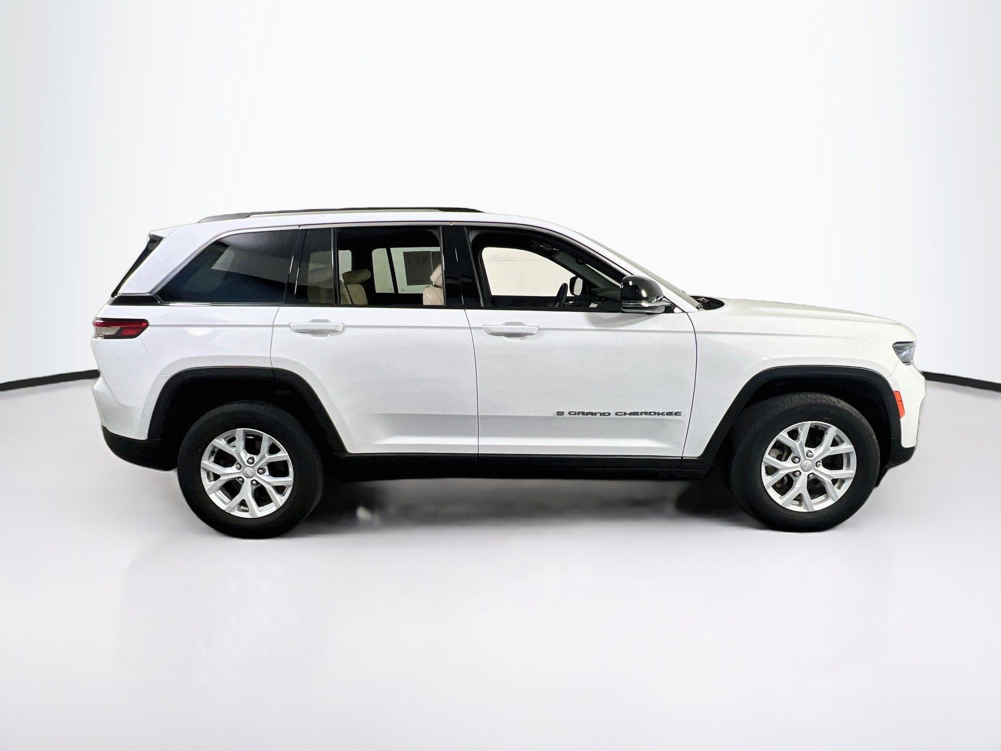 Used 2023 Jeep Grand Cherokee Limited AWD/4WD image 4