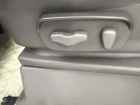 Used 2016 Nissan Frontier SL RWD image 23