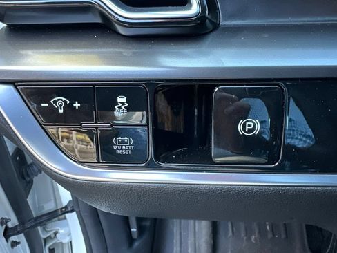 Used 2025 Kia Sportage EX AWD/4WD image 24