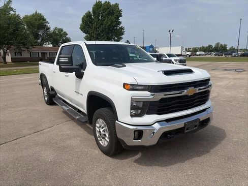 Used 2025 Chevrolet Silverado 2500 LT w/ Safety Package AWD/4WD image 8