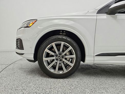 Used 2022 Audi Q7 2.0T Premium Plus w/ Premium Plus Package AWD/4WD image 24