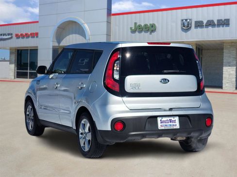 Used 2017 Kia Soul Base image 4