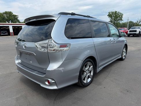 Used 2012 Toyota Sienna SE FWD image 5
