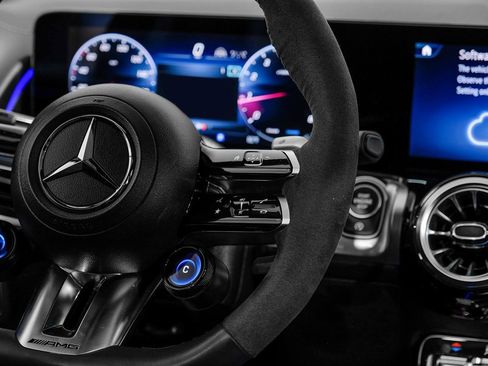 Used 2024 Mercedes-Benz GLB 35 AMG 4MATIC image 20