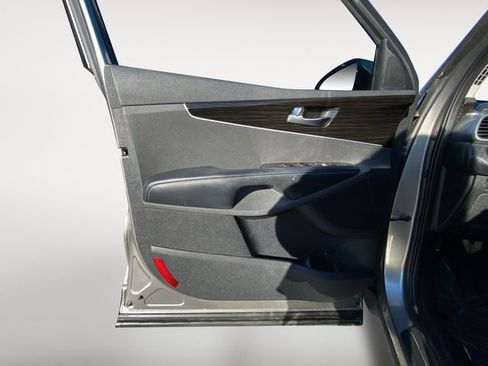 Used 2019 Kia Sorento EX image 16