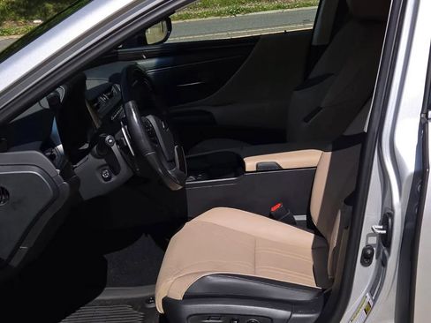 Used 2020 Lexus ES 350 w/ Accessory Package FWD image 9