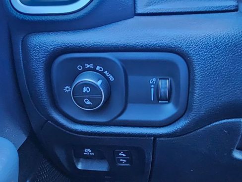 Used 2022 RAM 1500 Big Horn AWD/4WD image 18