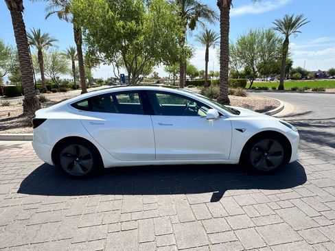 Used 2020 Tesla Model 3 Standard Range Plus RWD image 2