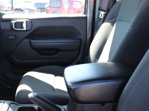 Used 2023 Jeep Wrangler Sport AWD/4WD image 31