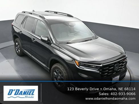 Used 2025 Honda Pilot TrailSport image 20