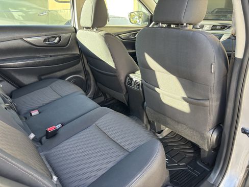 Used 2017 Nissan Rogue S image 46