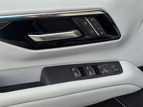 New 2026 Chevrolet Suburban Premier image 26