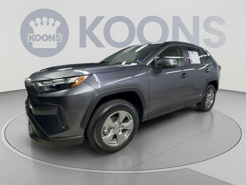 Used 2025 Toyota RAV4 XLE AWD/4WD image 5