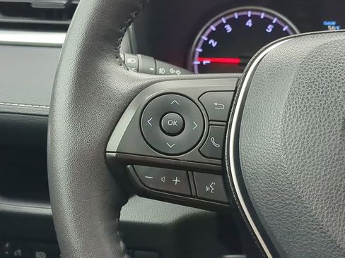 Used 2021 Toyota RAV4 XLE image 18