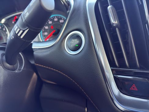 Used 2020 Chevrolet Traverse RS image 20