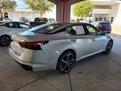 Used 2023 Nissan Altima 2.5 SR w/ SR Premium Package image 13