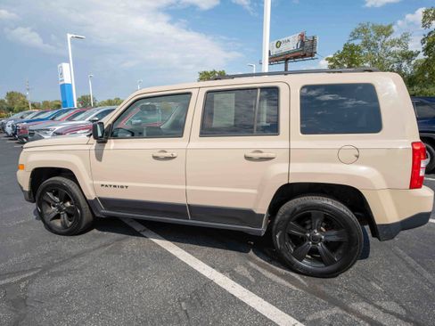 Used 2017 Jeep Patriot Sport w/ Power Value Group AWD/4WD image 4