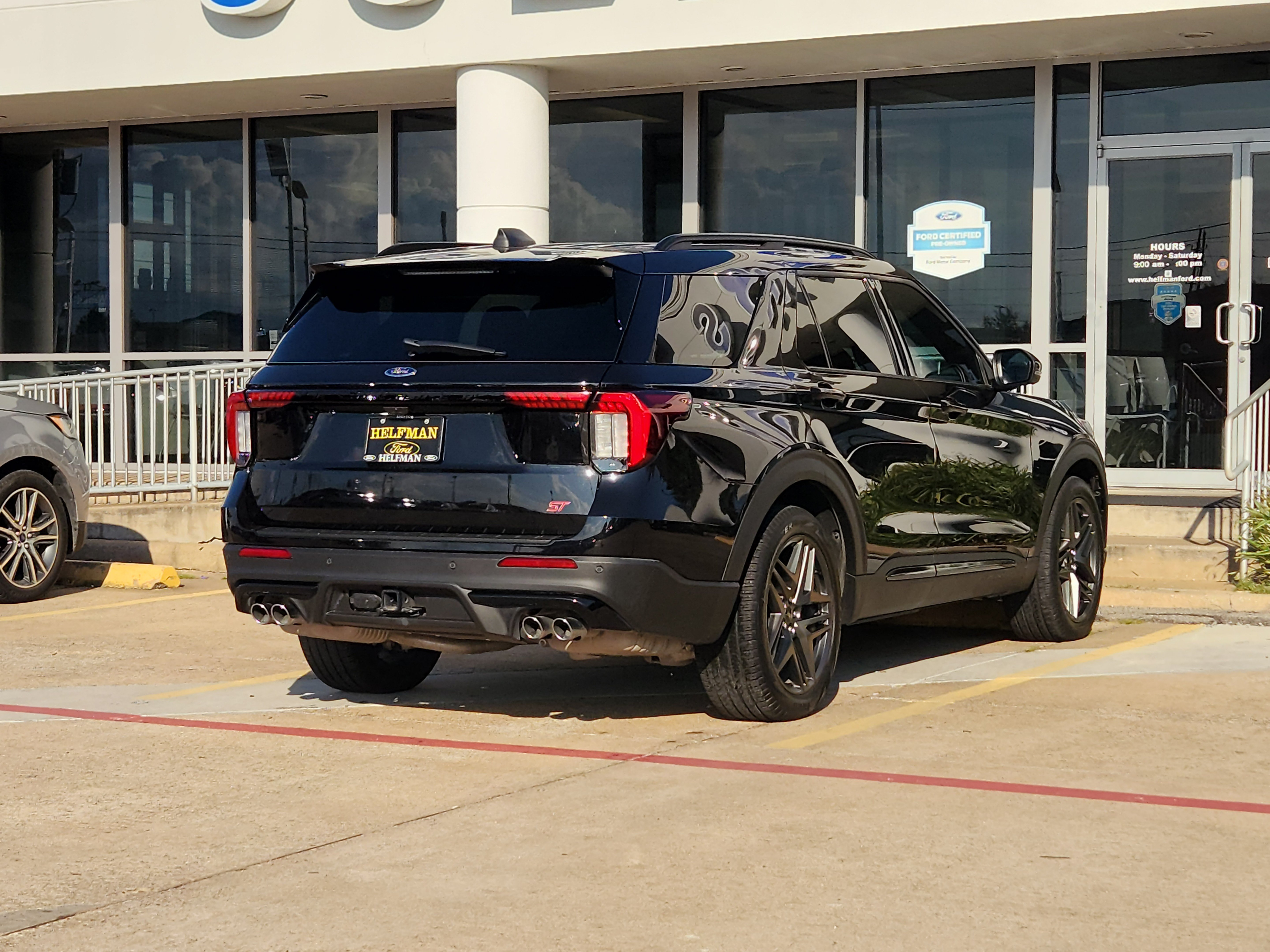 Used 2025 Ford Explorer ST w/ Sun And Sound Package AWD/4WD image 3