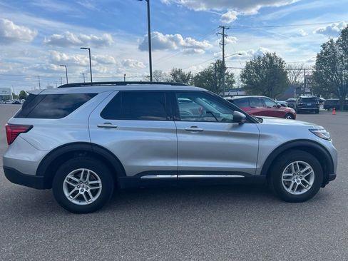 Used 2025 Ford Explorer Active AWD/4WD image 5