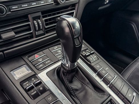 Used 2019 Porsche Macan AWD/4WD image 18