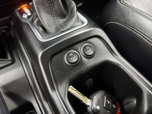 Used 2019 Jeep Wrangler Unlimited Sport S AWD/4WD image 24