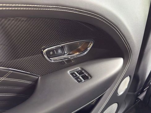 Used 2023 Bentley Bentayga Extended Wheelbase AWD/4WD image 38