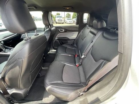 Used 2024 Jeep Compass Latitude AWD/4WD image 18