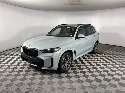 New 2026 BMW X5 xDrive50e image 3