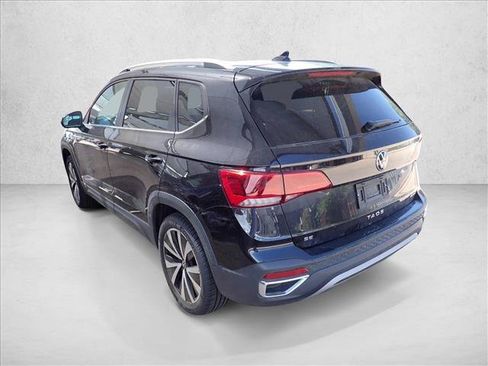 Used 2023 Volkswagen Taos SE w/ Panoramic Sunroof Package AWD/4WD image 2