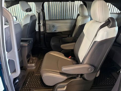Used 2024 Toyota Sienna XSE AWD/4WD image 16