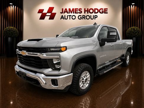 Used 2025 Chevrolet Silverado 2500 LT w/ Convenience Package AWD/4WD image 1