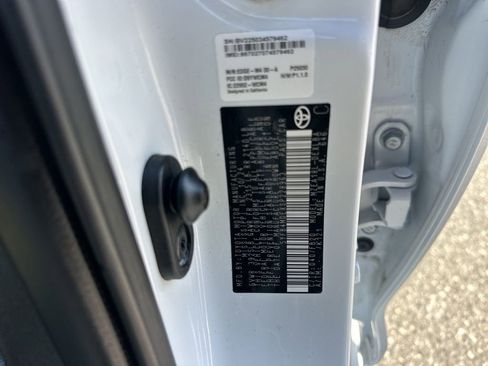 Used 2025 Toyota Corolla LE image 31