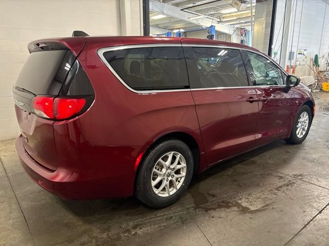 Used 2023 Chrysler Voyager LX FWD image 4