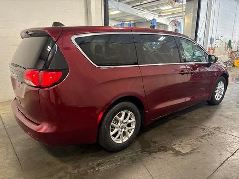 Used 2023 Chrysler Voyager LX FWD image 4