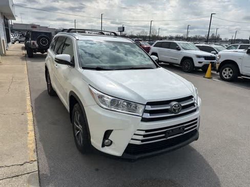 Used 2017 Toyota Highlander XLE image 25