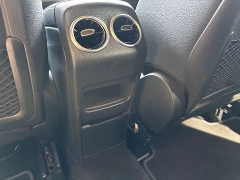 Used 2025 Mercedes-Benz GLB 250 4MATIC image 24
