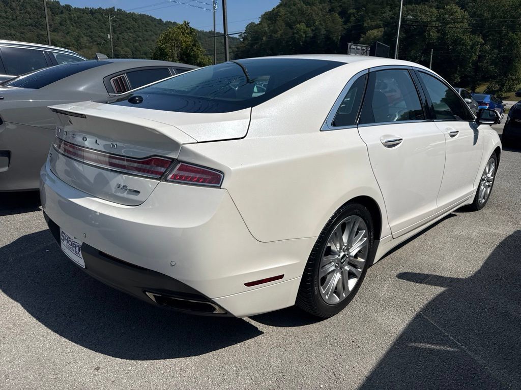 Used 2016 Lincoln MKZ FWD image 6