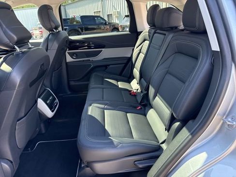 Used 2025 Lincoln Nautilus Reserve AWD/4WD image 29