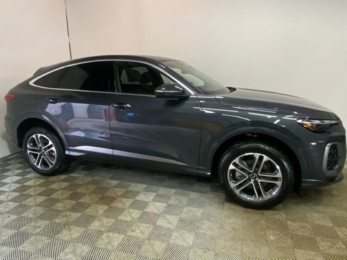 New 2025 Audi Q5 Premium image 3