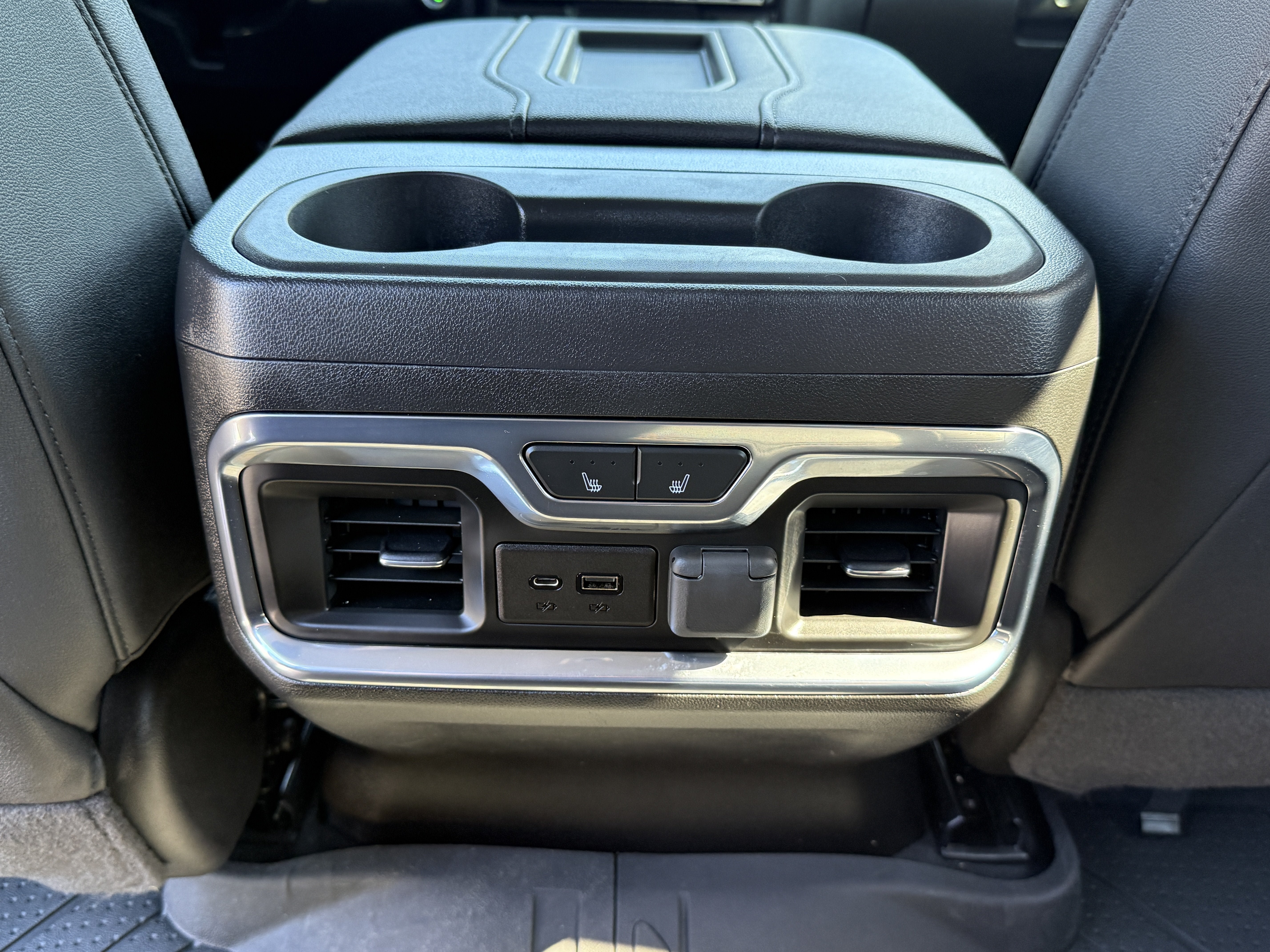 Used 2022 Chevrolet Silverado 3500 LTZ w/ LTZ Convenience Package AWD/4WD image 17