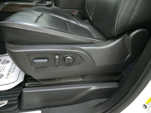 Used 2022 Chevrolet Silverado 2500 High Country w/ Z71 Off-Road Package image 18