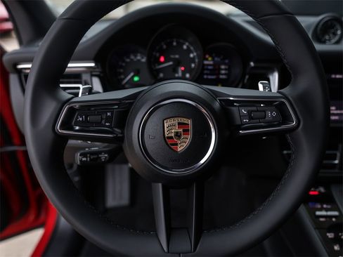 Used 2025 Porsche Macan image 18