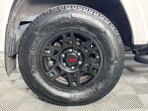 Used 2021 Toyota 4Runner SR5 Premium w/ Moonroof Package RWD image 31