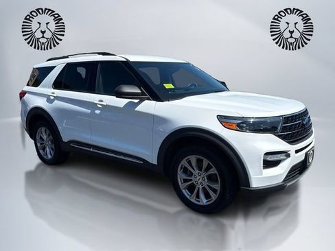 Used 2020 Ford Explorer XLT w/ Equipment Group 202A AWD/4WD image 3