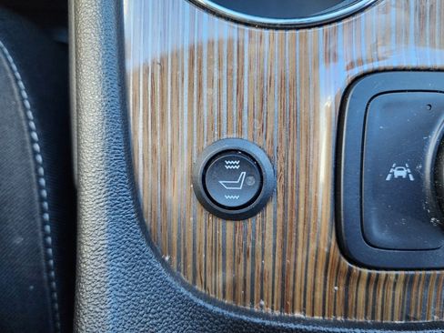 Used 2023 GMC Acadia SLE image 39