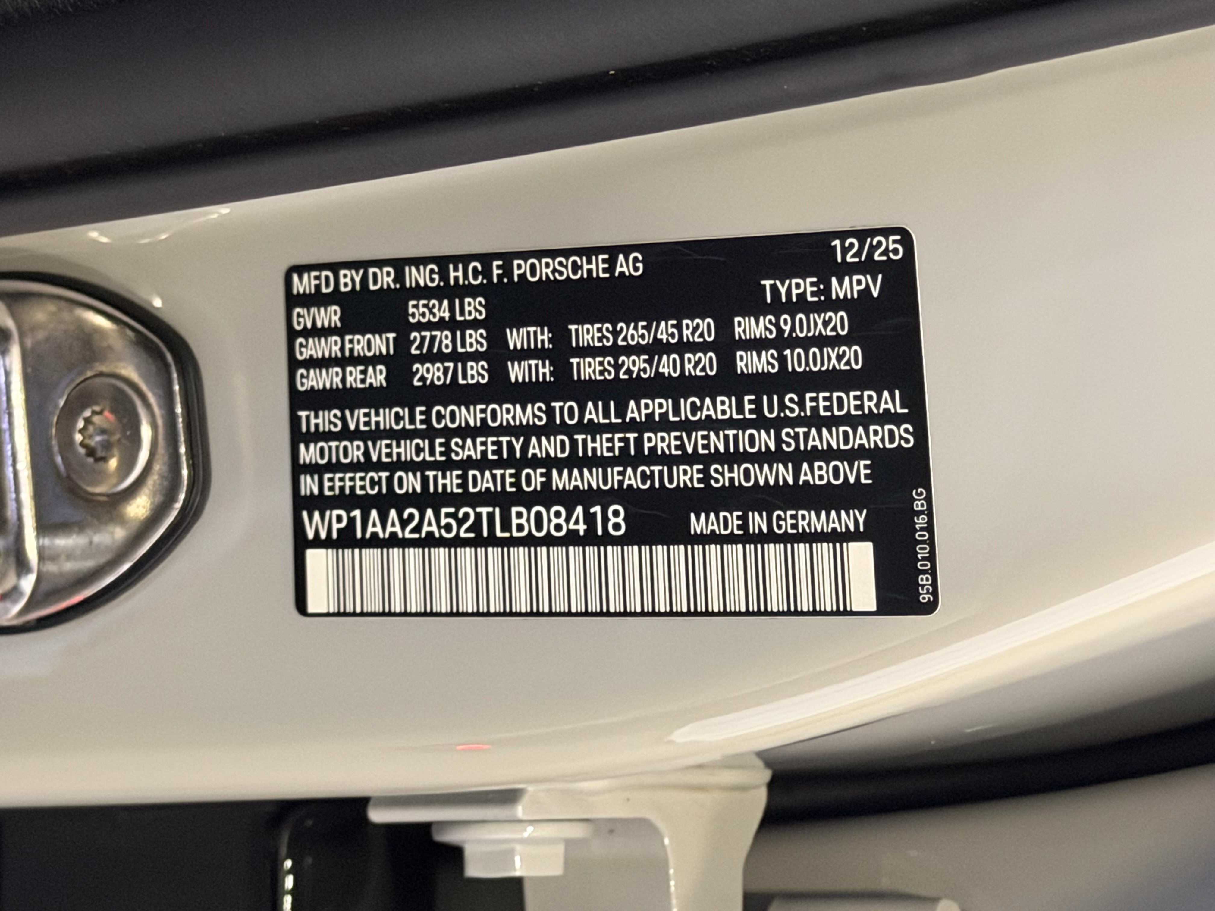 Certified 2026 Porsche Macan AWD/4WD image 27