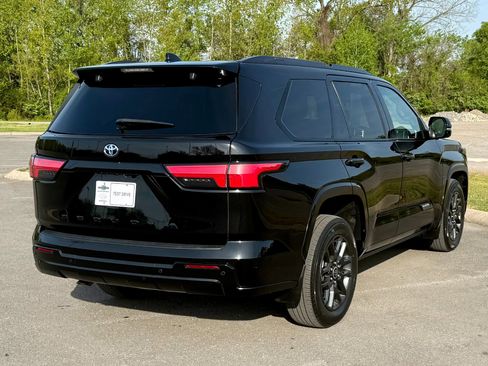 Used 2023 Toyota Sequoia Platinum AWD/4WD image 3