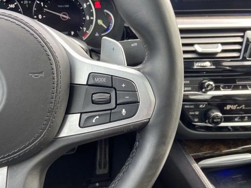 Used 2018 BMW M550i xDrive image 17