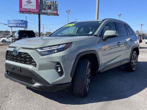 Used 2022 Toyota RAV4 XLE Premium image 5